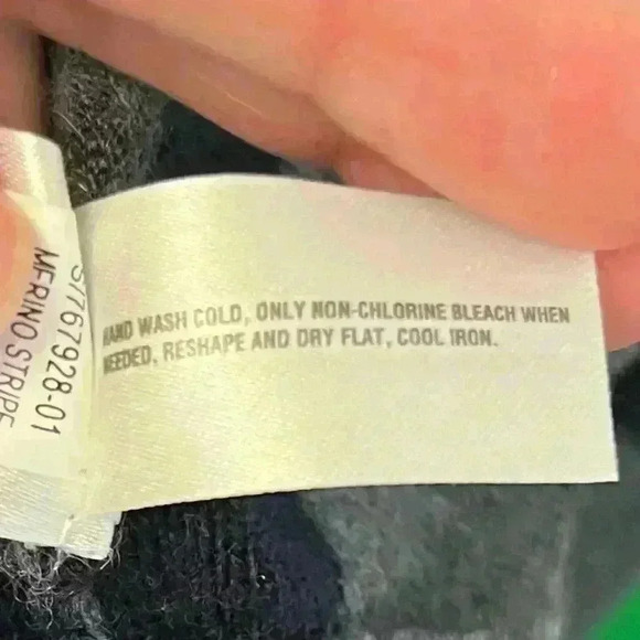 Gap Men's Sweater Grey Striped Size Large 100% Extra Fine Merino Wool - Picture 5 of 12